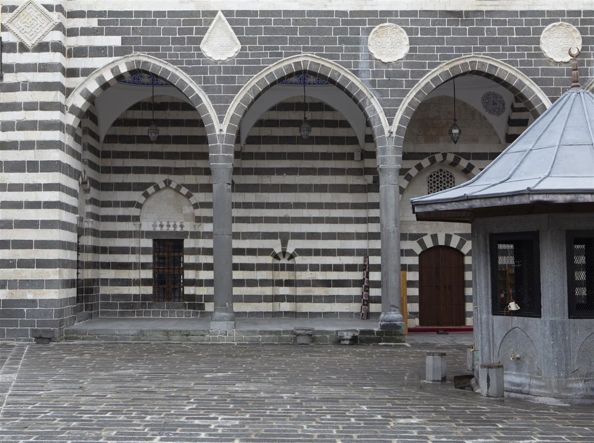Parlı Safa Paşa Cami 1