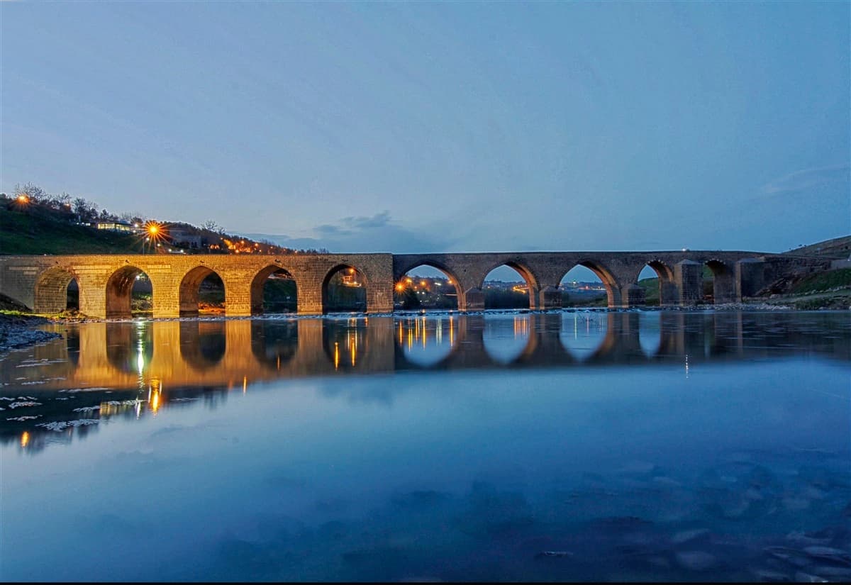 On Gözlü Köprü (Dicle Köprüsü) 1