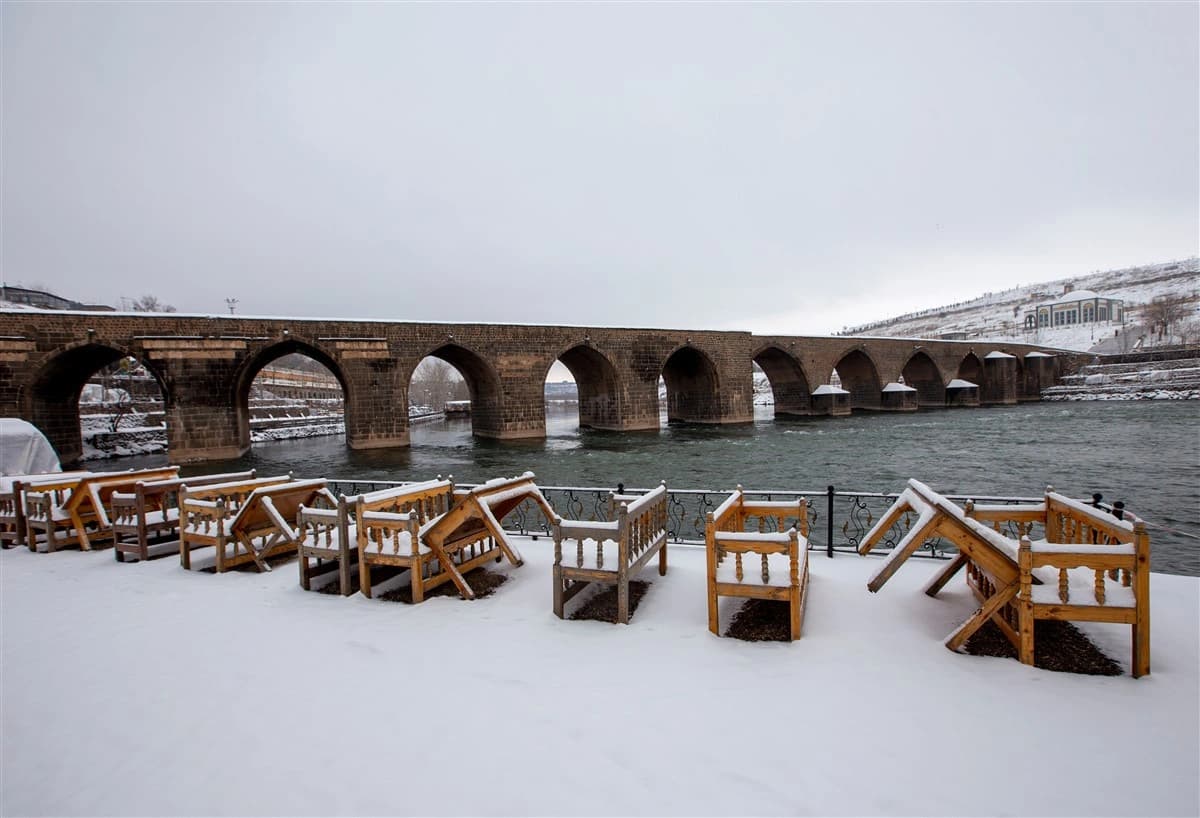 On Gözlü Köprü (Dicle Köprüsü) 4