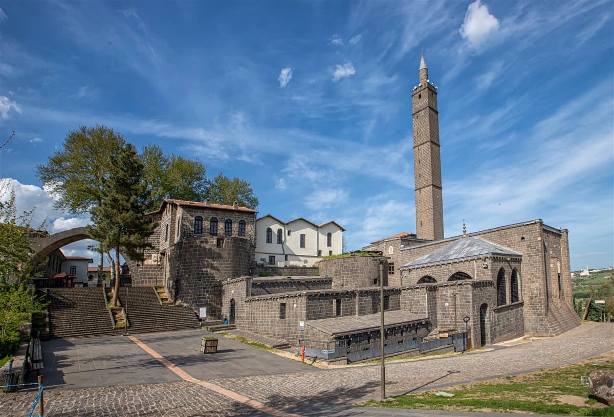 Hz. Süleyman Cami Sahabe Kabirleri 7