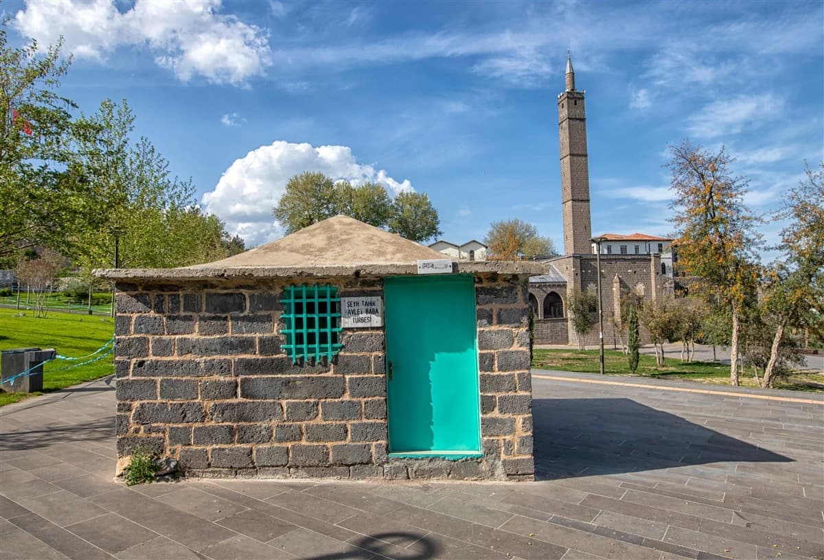 Hz. Süleyman Cami Sahabe Kabirleri 8