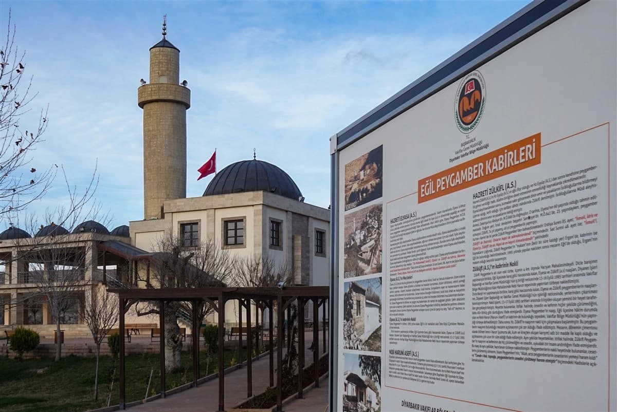 Nebi Zulkifl ve Nebi Elyasa (Eğil Peygamberler) Türbesi 3