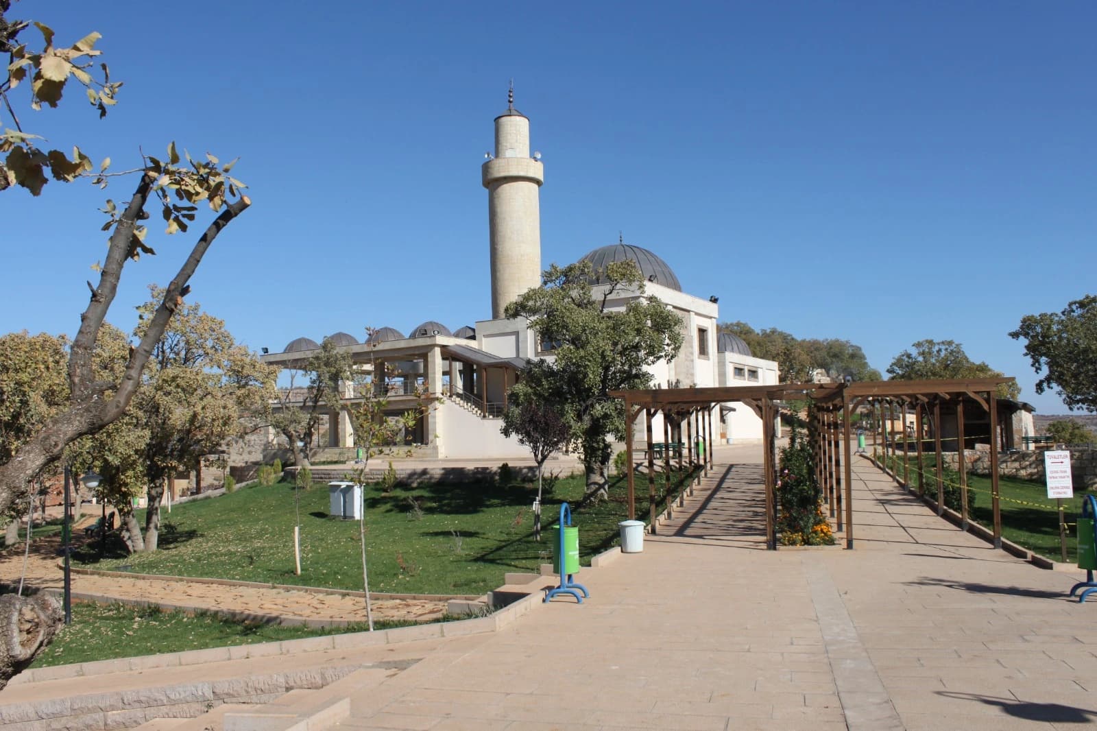 Nebi Zulkifl ve Nebi Elyasa (Eğil Peygamberler) Türbesi 4