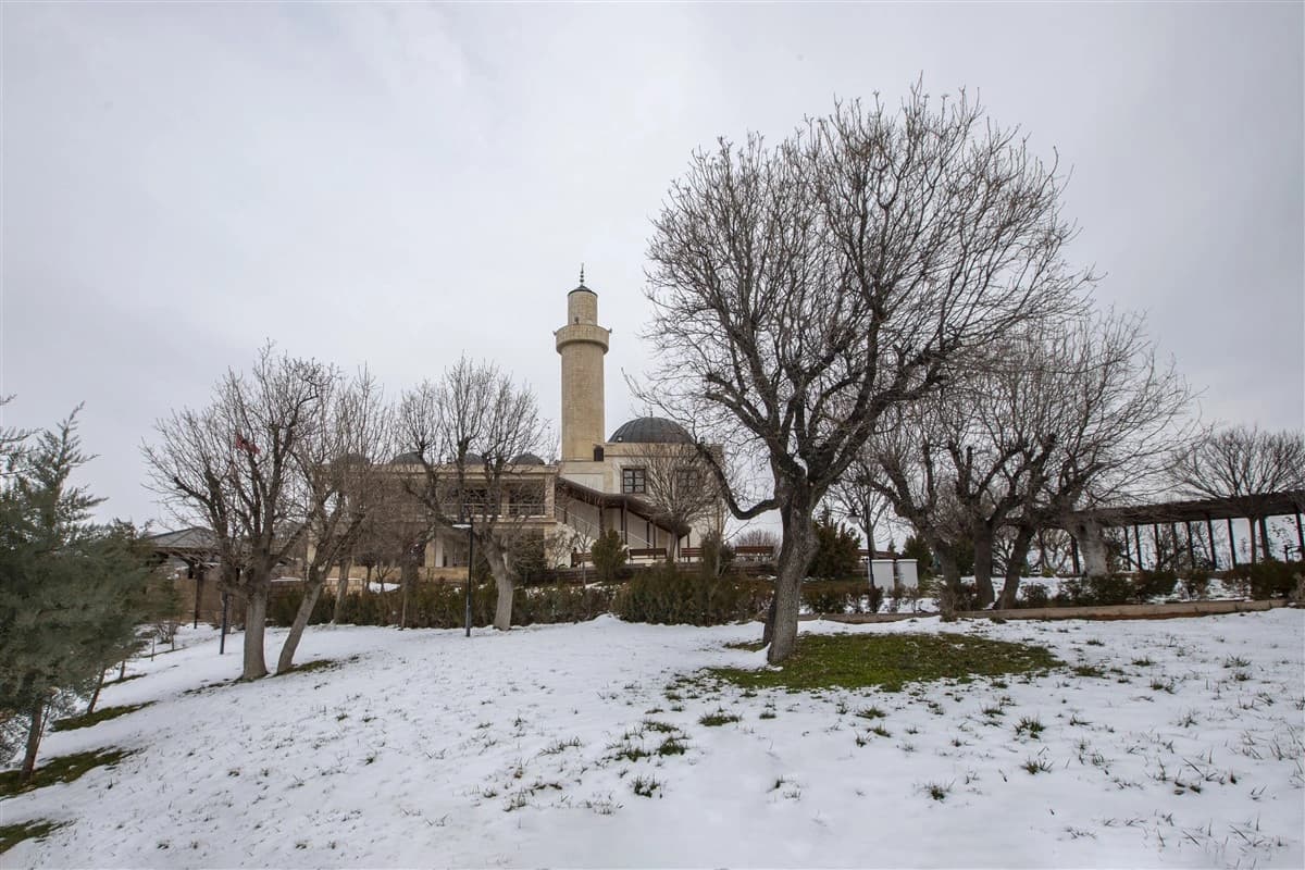 Nebi Zulkifl ve Nebi Elyasa (Eğil Peygamberler) Türbesi 8