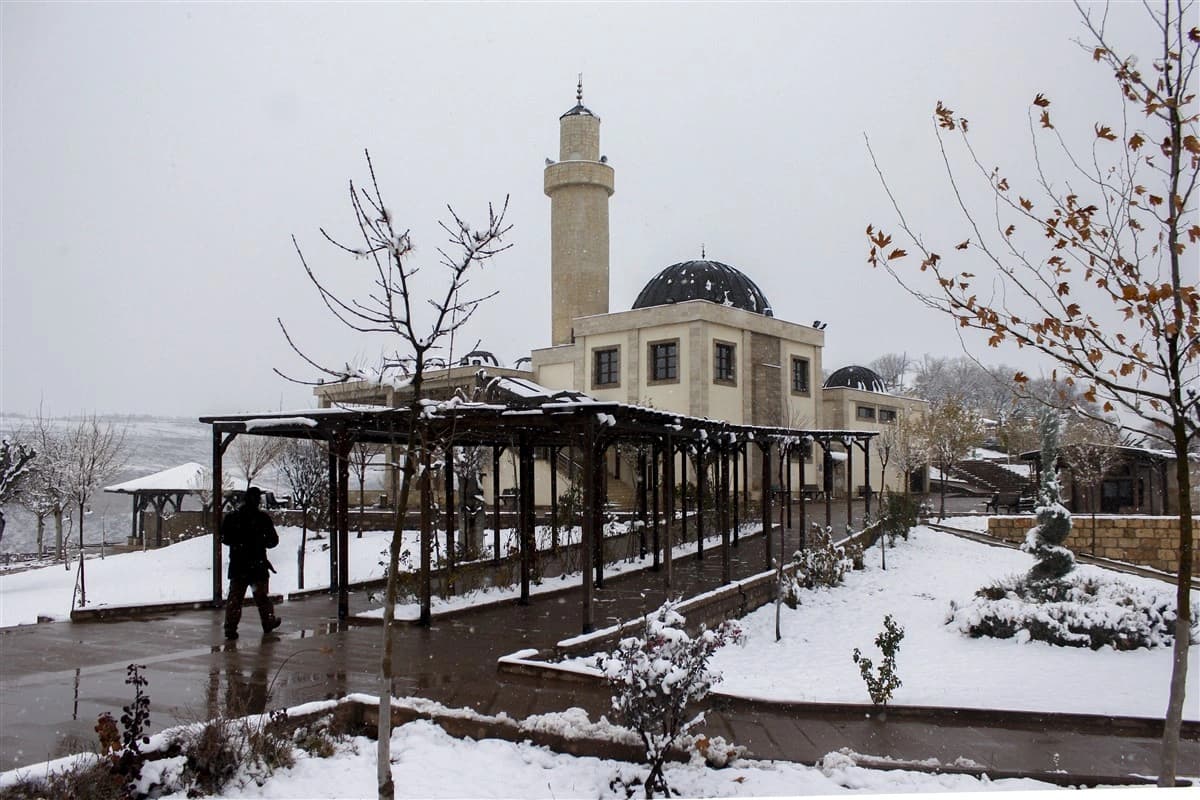 Nebi Zulkifl ve Nebi Elyasa (Eğil Peygamberler) Türbesi 9